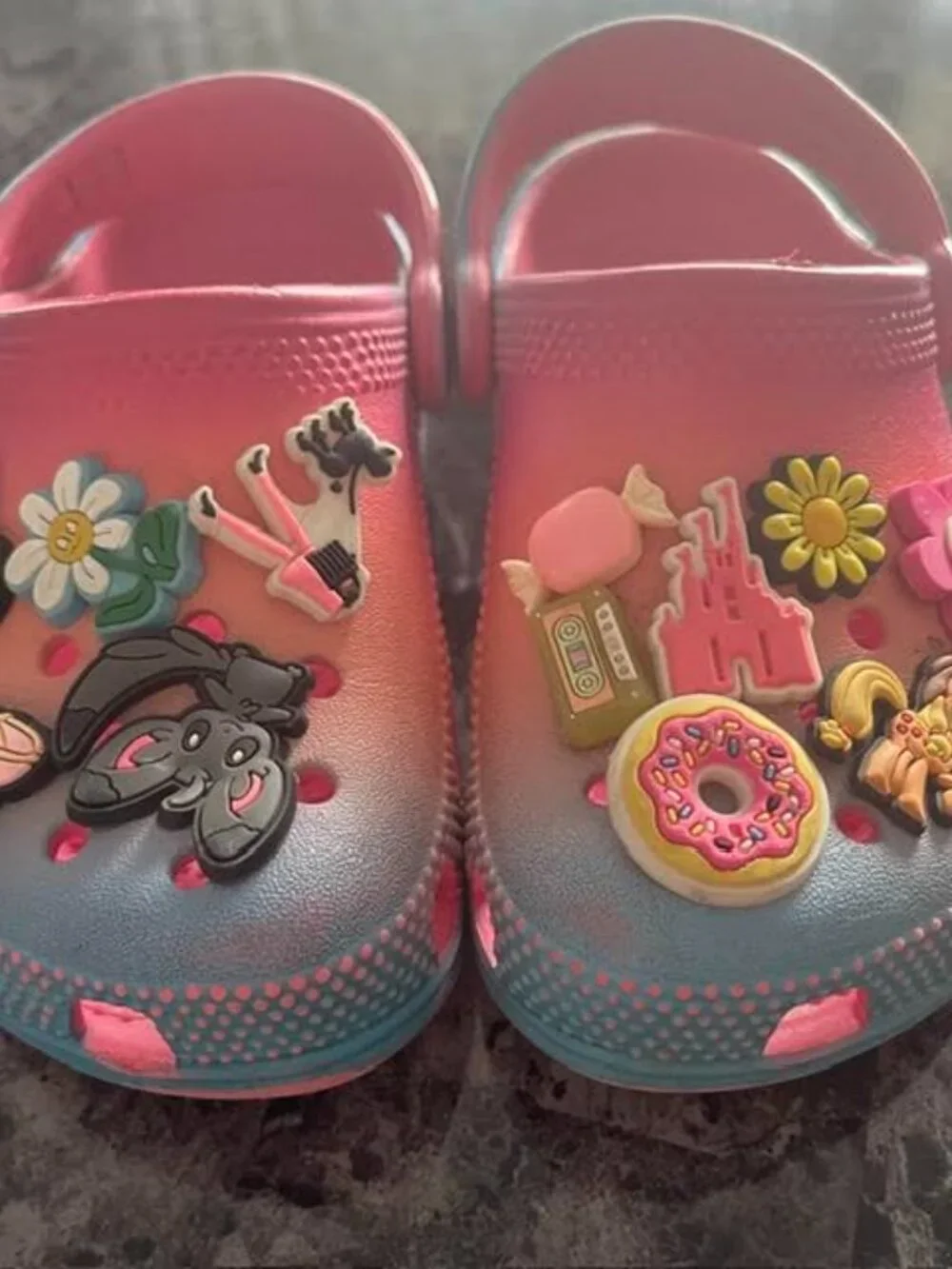 Crocs Classic C9 Kids Pink Blue Ombre Clogs – 11 Jibbitz Charms